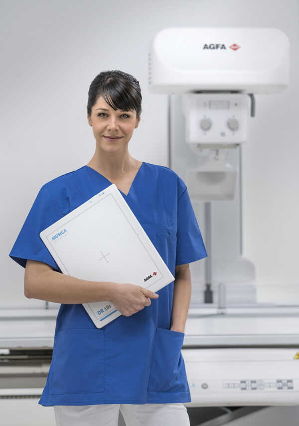 How do Duraline panels differ from traditional DR detectors in durability, sensitivity, and service life?